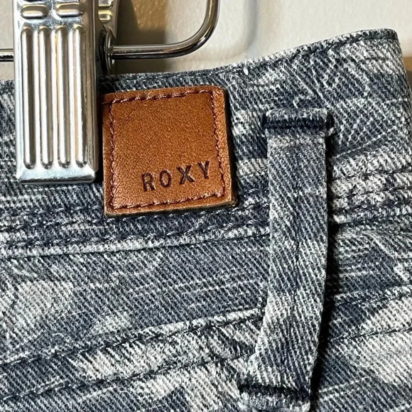 Roxy Denim Tropical Print Shorts - Picture 8 of 10